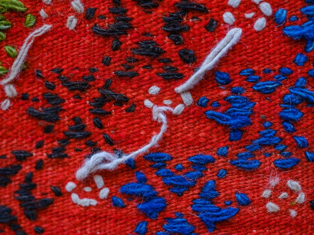 Zbliżenie na haftowaną tkaninę
